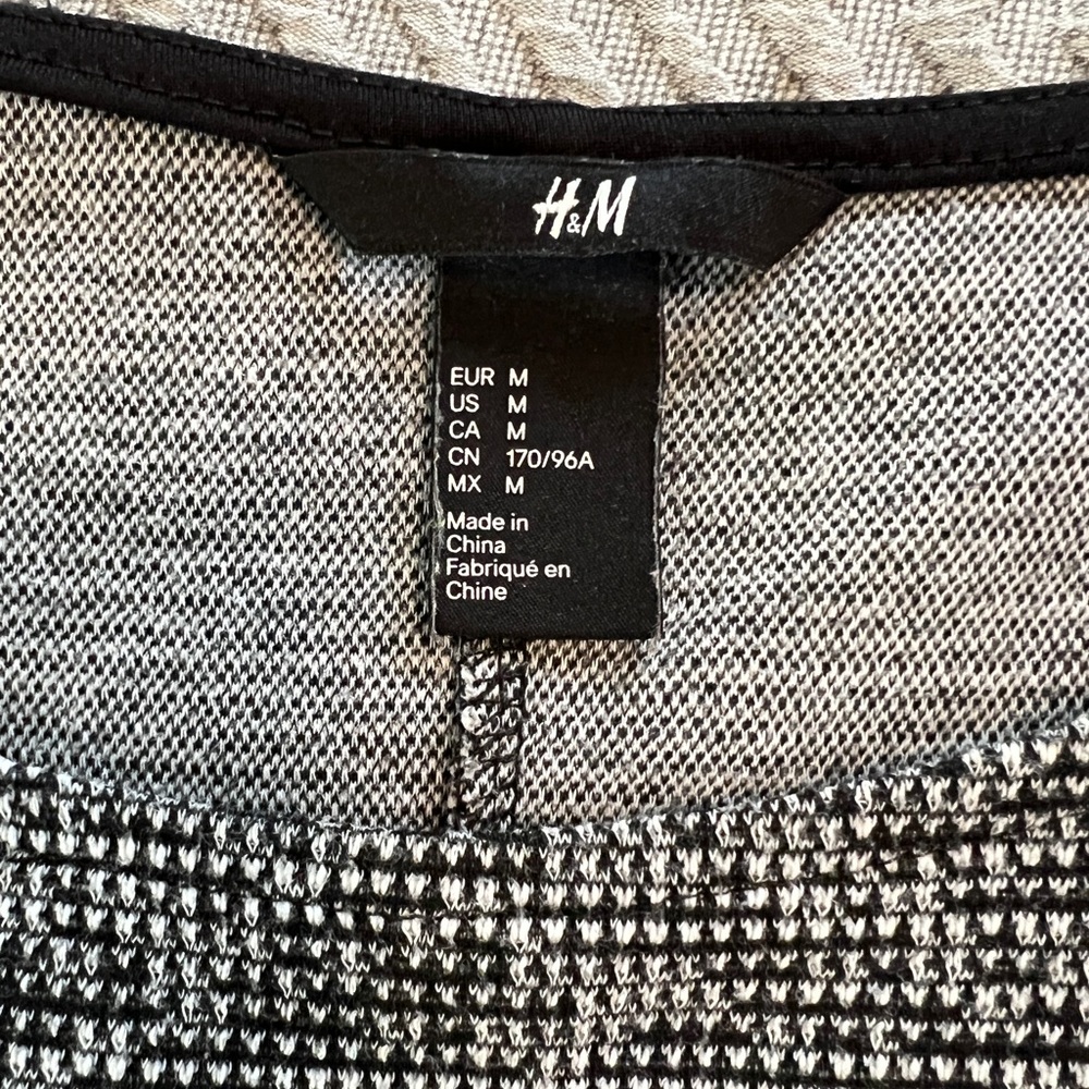 H&M fitted heathered black & white long sleeve dress with pockets - size Medium - Picture 7 of 9